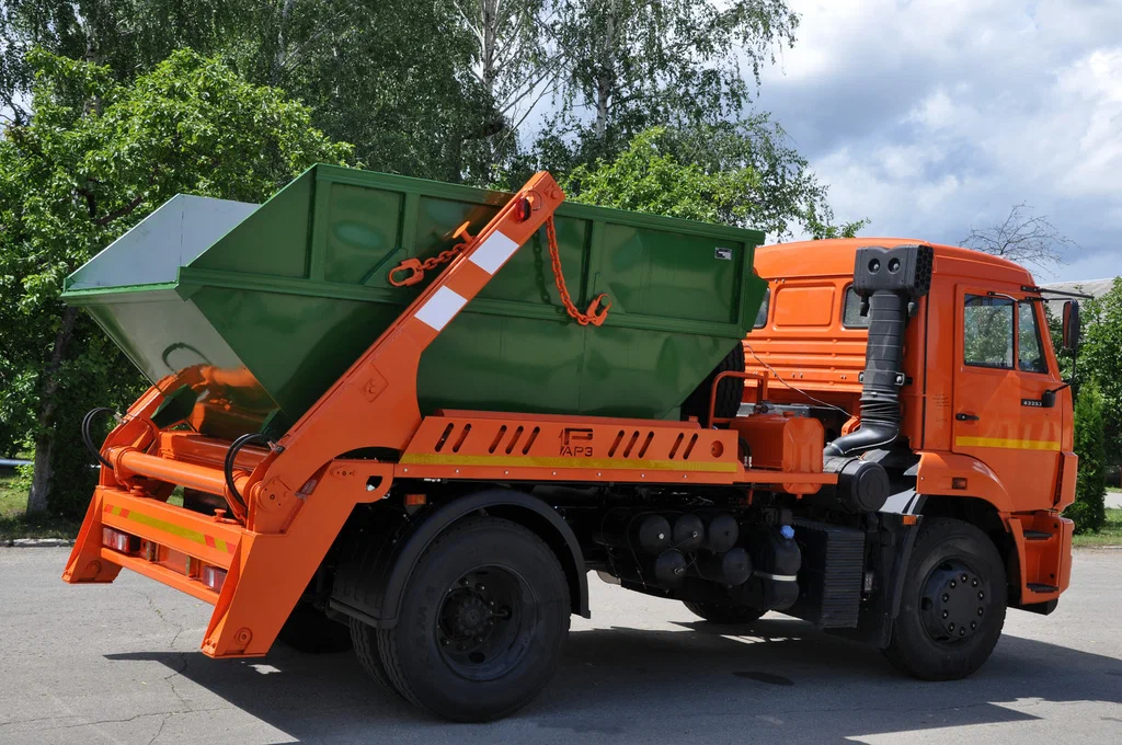 Заказ бункеровоза для вывоза мусора и отходов в Иркутске в октябре