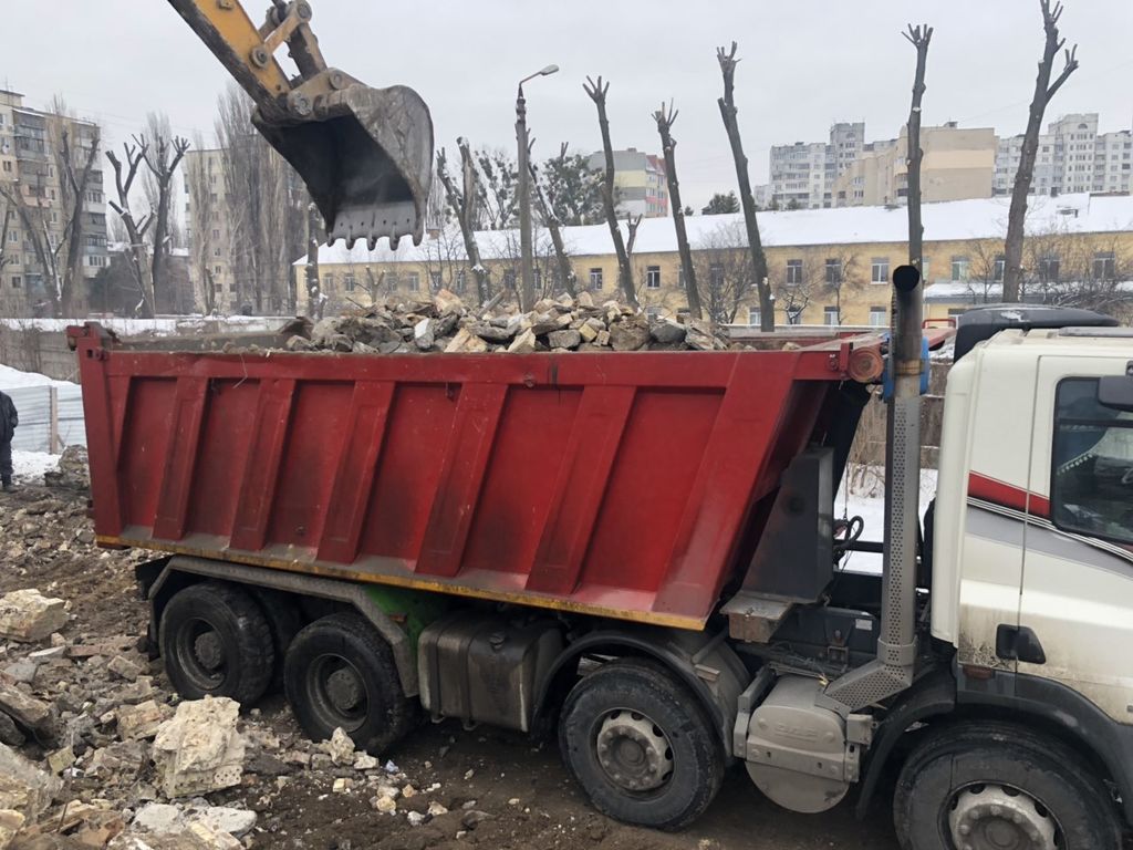 Вывоз мусора Камазом в Иркутске в октябре