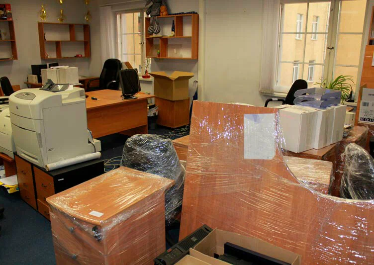 Вывоз старой офисной мебели в Иркутске в октябре