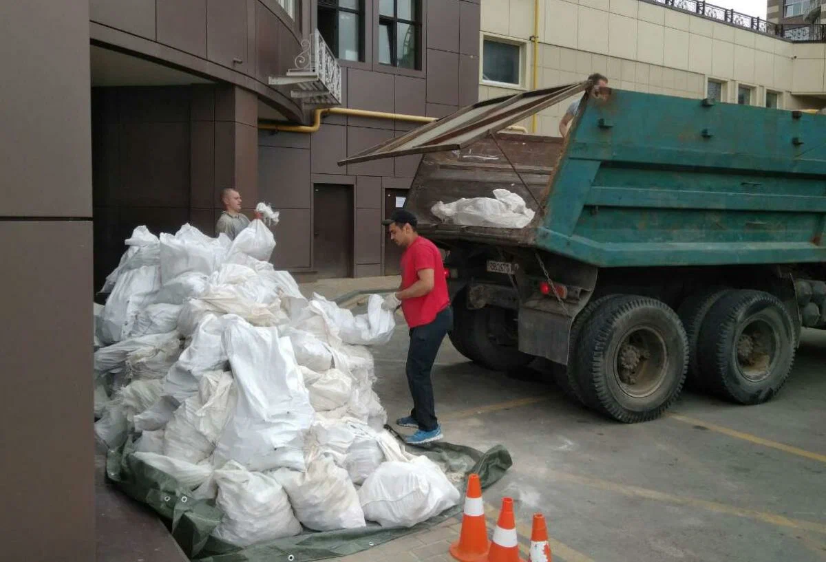 Вывоз мусора из подвала в Иркутске от ПроМусор – уборка, разбор завалов и очистка, цены от 2501 руб