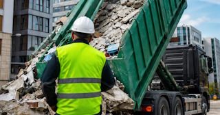 Вывоз строительного мусора в Иркутске: услуги лицензированной компании — ПроМусор